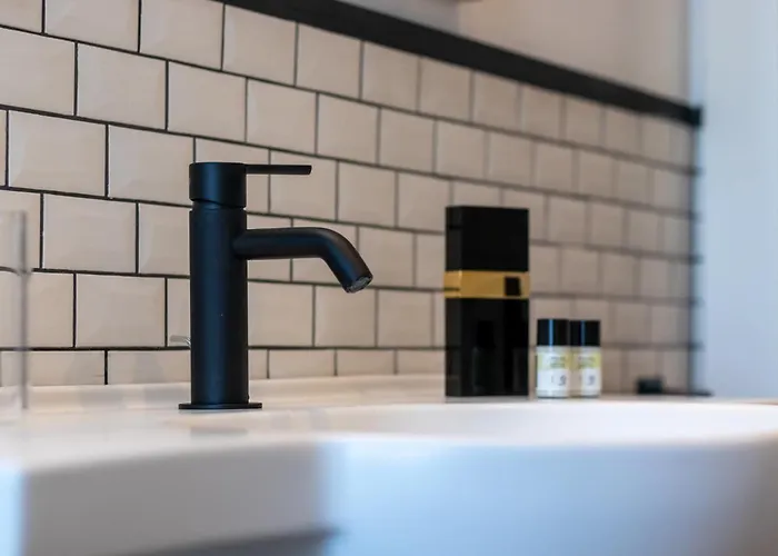 Il Faro Luxury & Lounge 3* לה ספציה